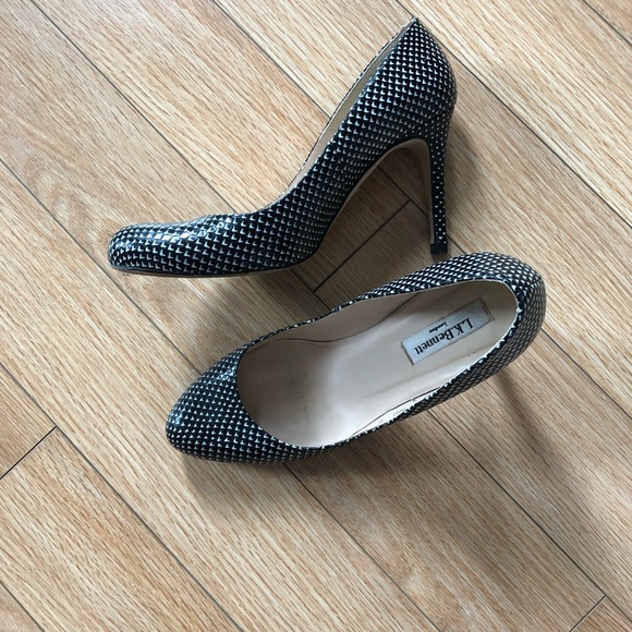 Black and white Snakeskin Pumps